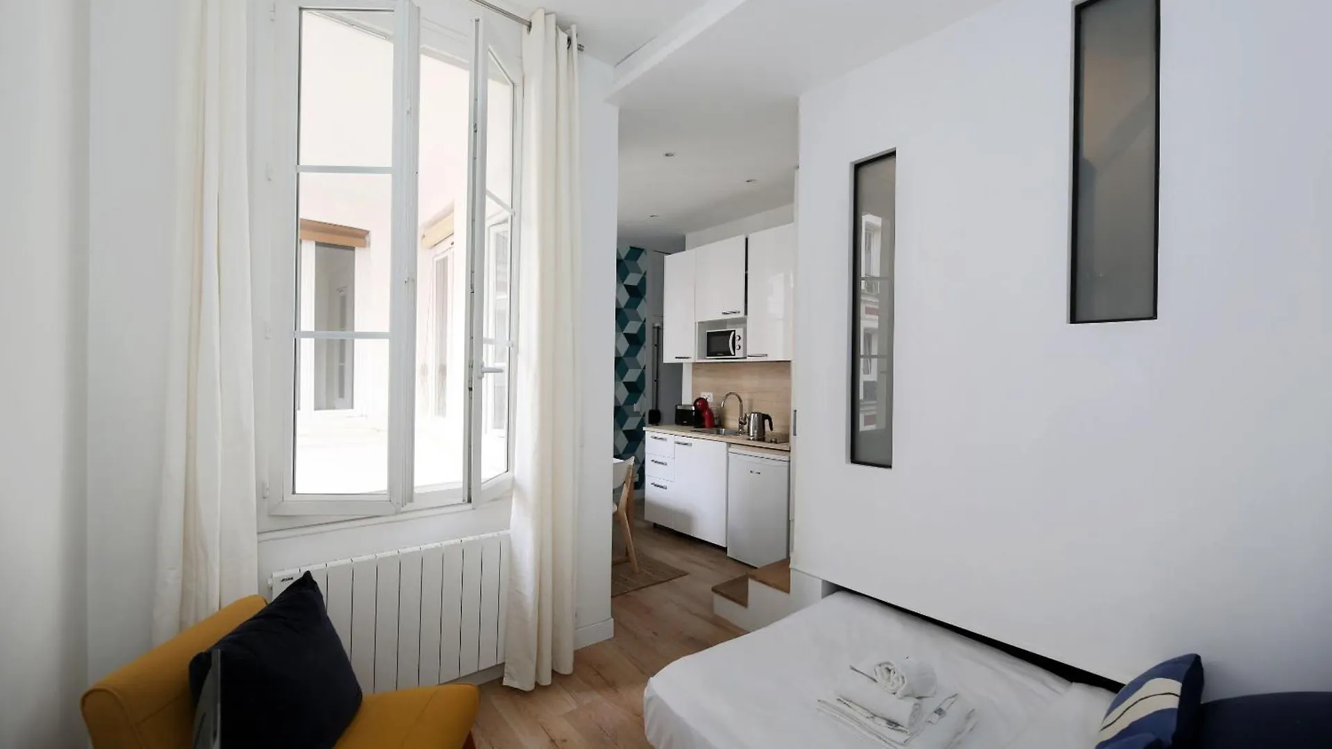 Studio Original Et Reposant - Paris 10 - 2P 0*,